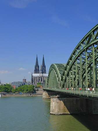 Hohenzollernbrücke am Kölner Dom - Nordrhein-Westfalen (Köln)