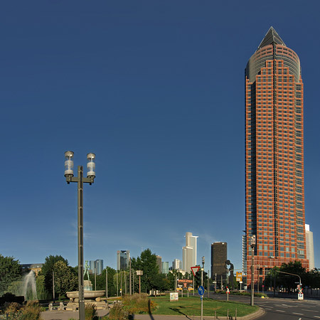 Messeturm mit Ludwig-Erhard-Anlage - Hessen (Frankfurt am Main)