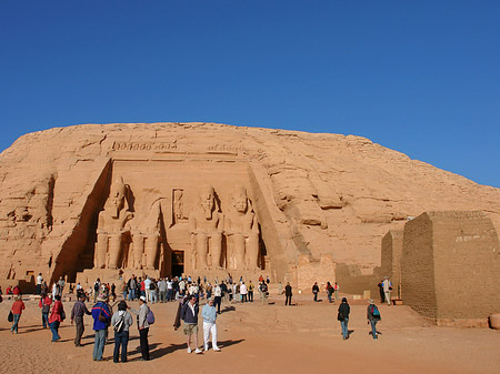 Tempel mit Himmel - Landesinnere (Abu Simbel)