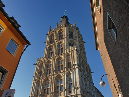 Blick von Bürgerstraße auf Rathausturm - Nordrhein-Westfalen (Köln)