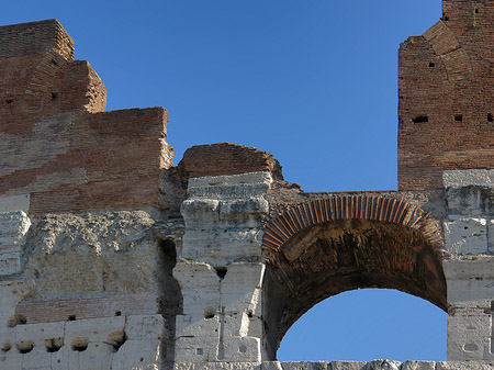 Details am Kolosseum - Latium (Rom) (Rom)