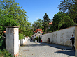 Foto Weg an der Mauer