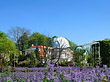 Observatorium mit Blumen Foto 