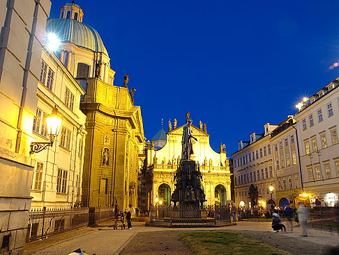Kreuzherrenplatz Bildansicht von Citysam  Der Kreuzherrenplatz bei Nacht